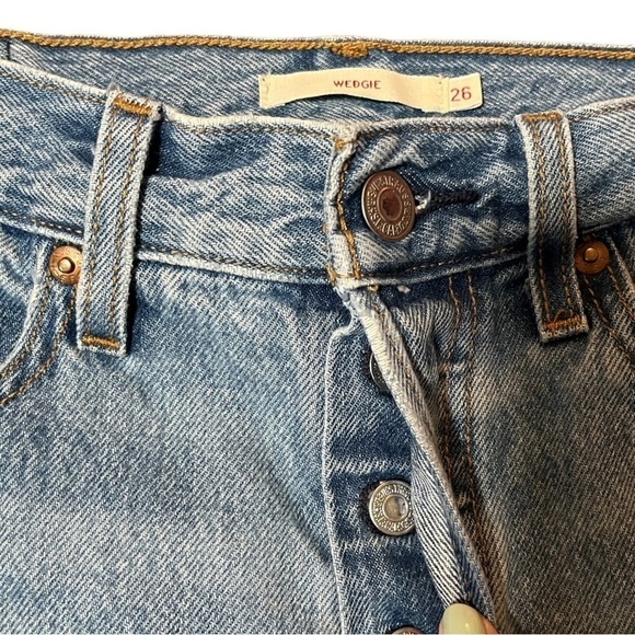 Levi’s Wedgie Button Fly Distressed Ripped Raw Hem High Waisted Jeans - Picture 10 of 10